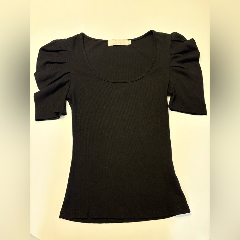 Black Lizette Collection Blouse Size M
-Fits well
-Nicedesignsleeves
-Scoop neck